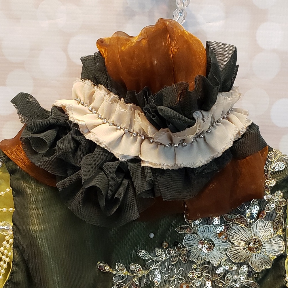 Seaweed Neck Ruff - Picture 2 of 5